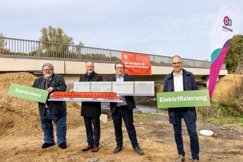 Aktiver Klimaschutz: Startschuss für die Elektrifizierung von mehr als 100 Kilometer Eisenbahnstrecke in NRW